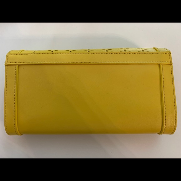 Danier leather yellow purse worn multiple ways! - Picture 3 of 7